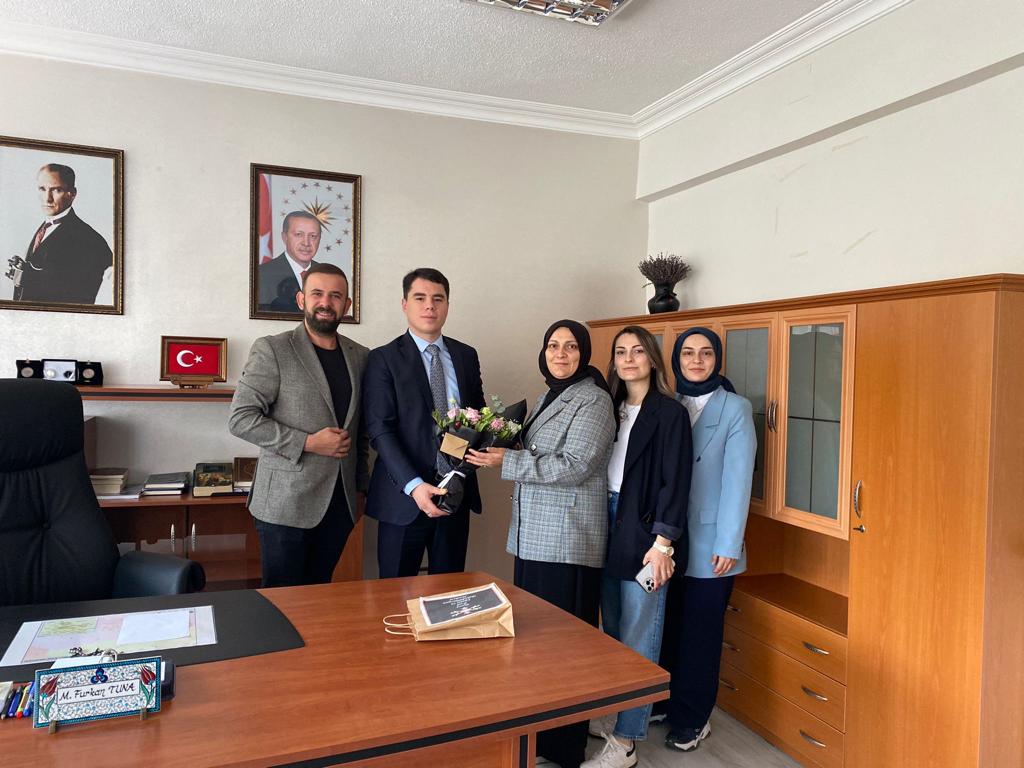 Orhaneli Umut Özel Eğitim ve Rehabilitasyon Merkezi Kurucu Müdürü ve Personelleri Sayın Kaymakamımız Muhammed Furkan TUNA'yı ziyaret etti.